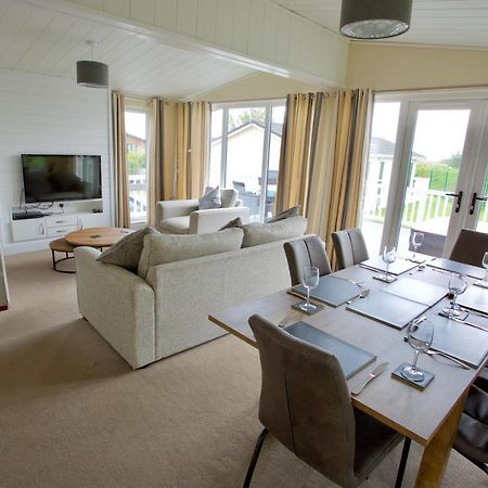 Lovely 3-Bed Cottage In Ely Bagian luar foto