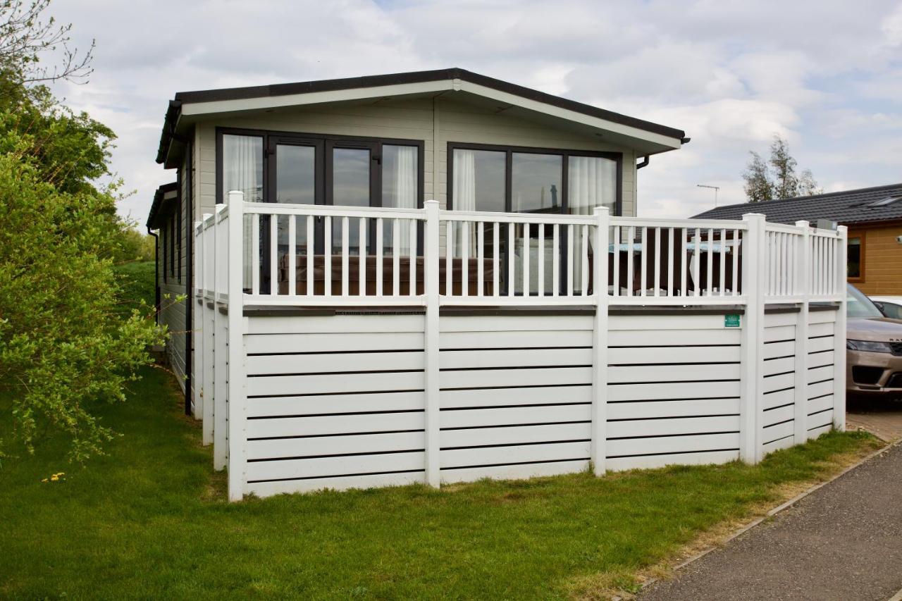 Lovely 3-Bed Cottage In Ely Bagian luar foto